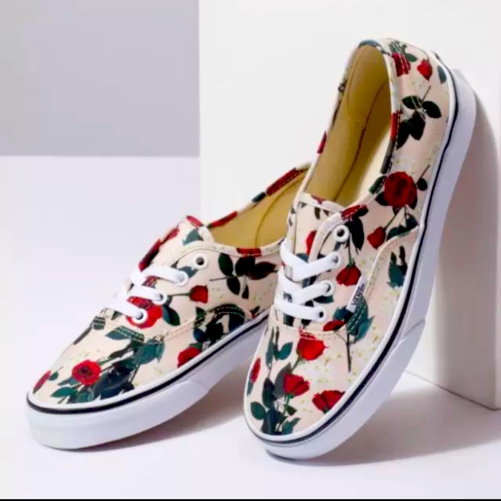Brand new Vans Authentic Roses Sand Dollar Size 8 for women and Size 6.5 for men